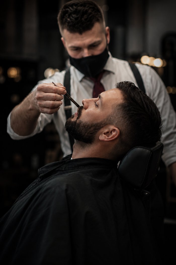 Combo corte e barba Clandestinos